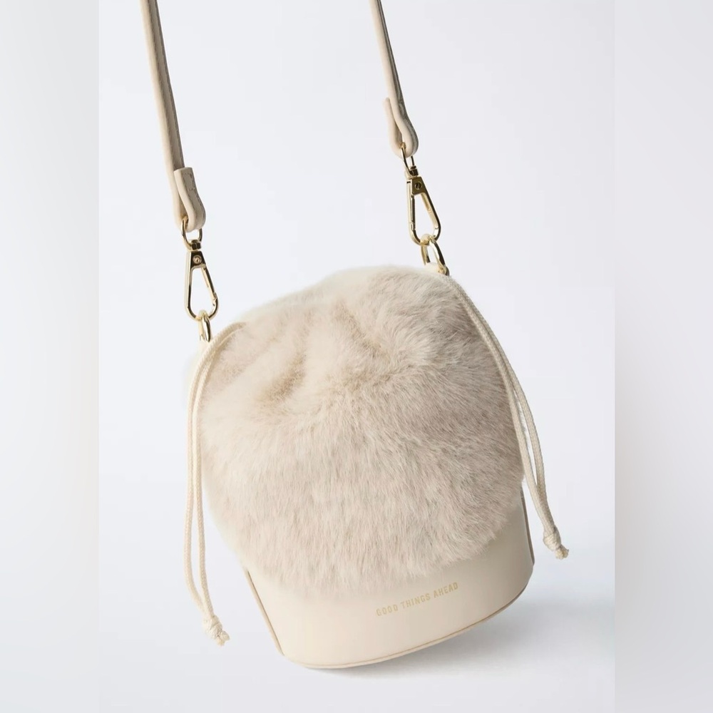 NWT - Zara - Elegant Cream Fur crossbody Bucket Bag